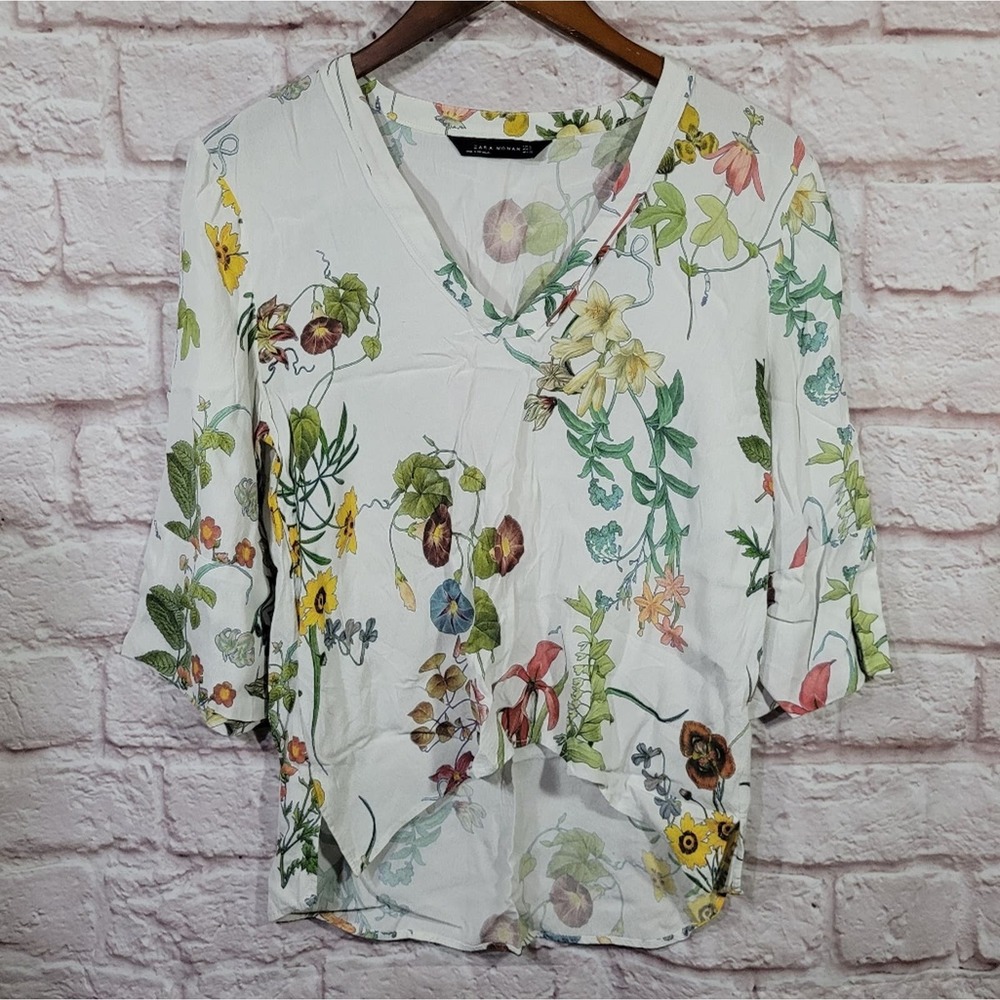 Zara White Garden Floral Half Sleeve Tunic V Neck Blouse
